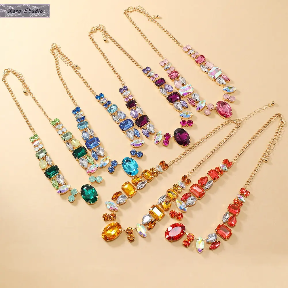 Women's Old Money Style French Vintage Crystal Pendant Necklace - Rhinestone Accents, Faceted Center, Lobster Clasp, Collarbone Fit, Formal Jewelry for Banquets & Anniversary Dinners, Formal Events