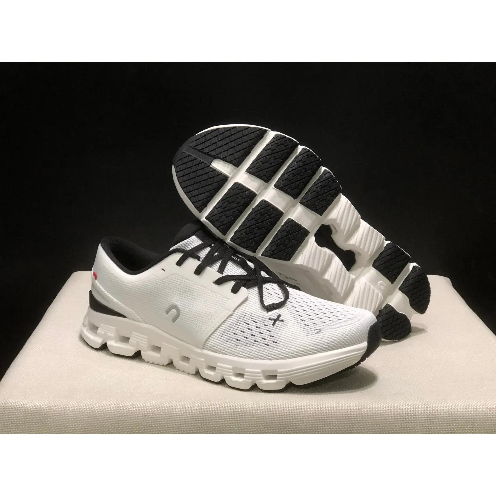 2026 Cloud X4 Unisex Running Shoes - Ultra Lightweight Urban Sports Footwear with Breathable Mesh Upper for Maximum Comfort and Performance