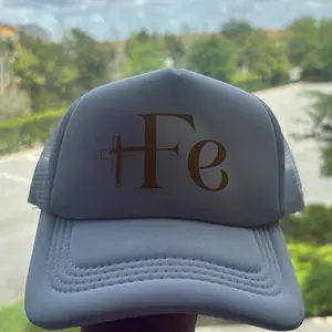 Gorras Más Fe blancas.