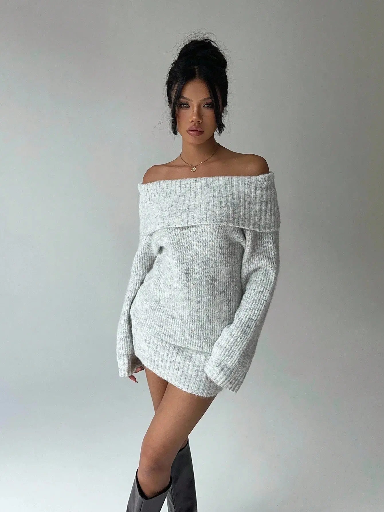 Aloruh Grey Off-Shoulder Turtleneck Mini Sweater Dress – Long Sleeve, Chic Tight Bottom, Cozy Fall/Winter Outfit
