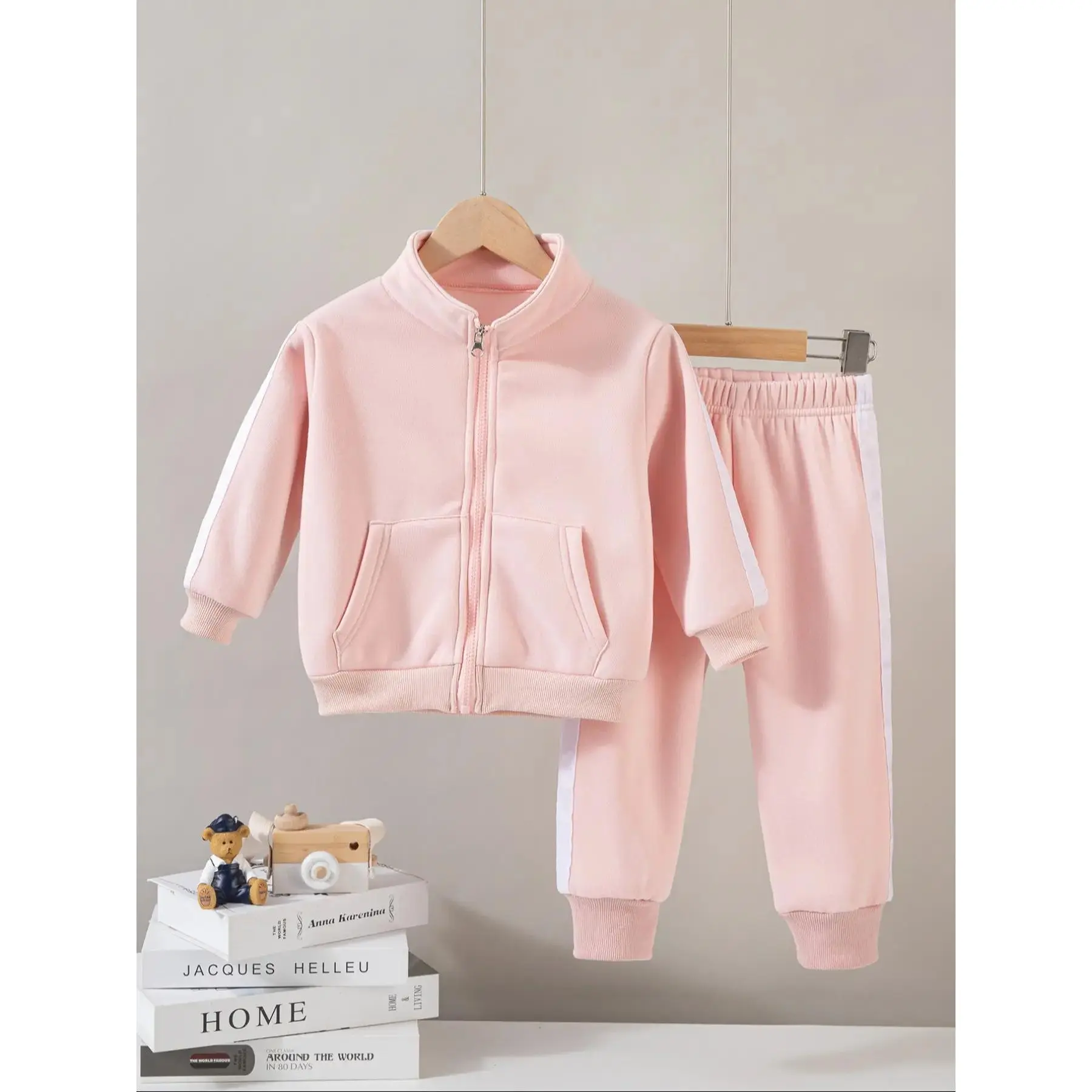 2-Piece Girls' Fashion Sweatshirt Set Autumn/Winter Long-Sleeved Jacket and Trousers Elegant Side Stripes, Small Stand Collar, Zipped Pockets Jacket and Cuffed Trousers Children's Fleece-Lined Set Suitable for Outings and School Wear Clothes Kids