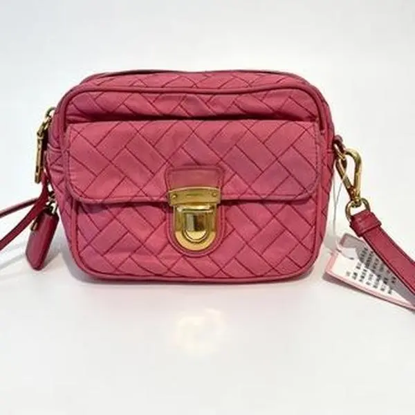 Pre-owned PRADA Re Edition 2005 Pink Diamond Quilted Nylon Crossbody Bag Gold Logo Twist Lock Adjustable Strap