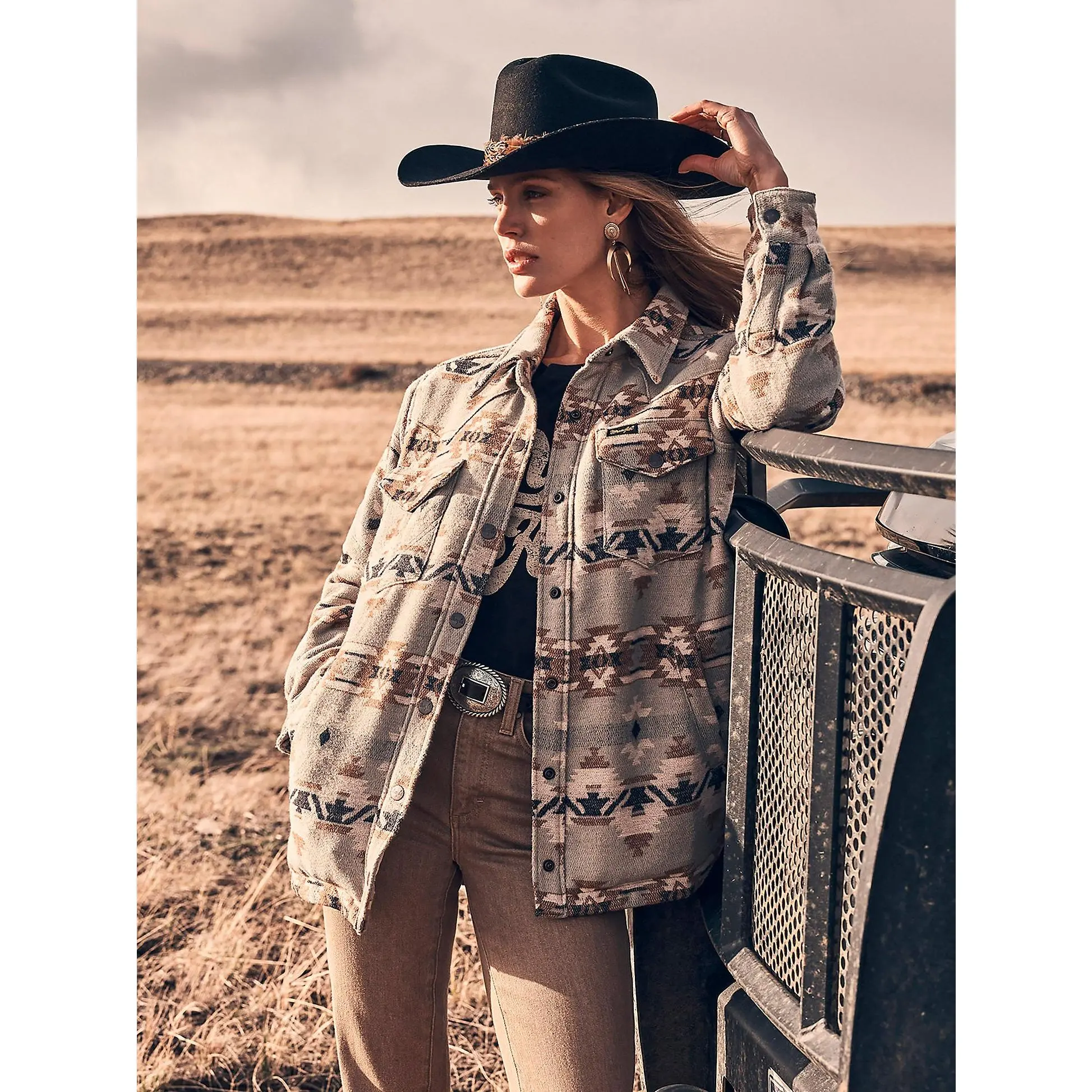 Wrangler Women's Aztec Quilted Cotton Shacket - Western Style, Long Sleeve, Collared Neck, Snap-Up Closure, Casual Western Outerwear, XL