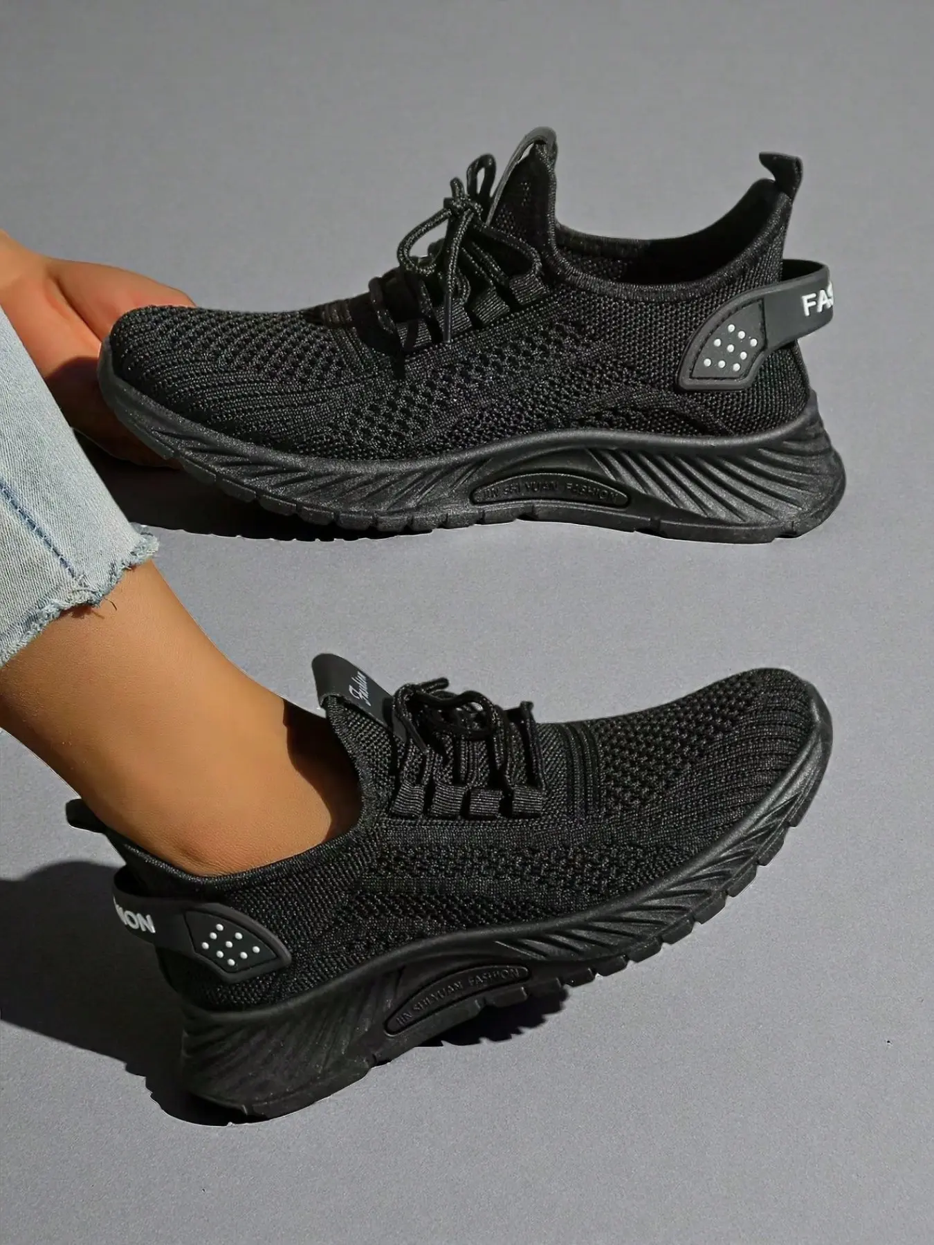 Women's Breathable Knit Mesh Lace-Up Sneakers - Lightweight Casual Walking Shoes for Everyday & Street Style Lightweight Sports Footwear Trendy Walking Sneakers Fashionable Casual Sneakers
