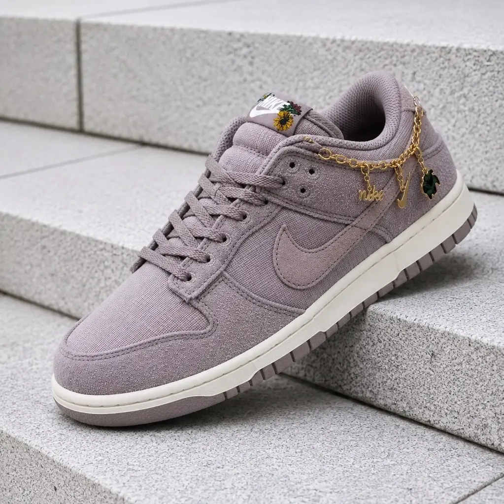 Nike Dunk Low Now Accepting All Flowers Black IQ0386-226 Women's Fashion Sneaker New