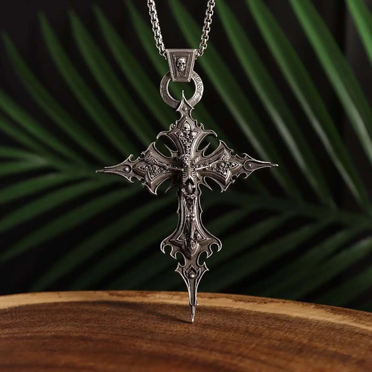 Retro Dark Gothic Pattern Skull Cross Necklace Creative Personalized Gift Punk Hip-Hop Style Design Jewelry Gothic Skull