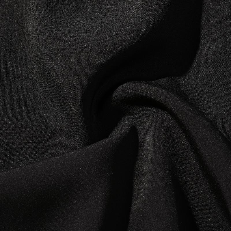 2-pack ice silk quick-dry shorts; men’s casual breathable shorts; men’s lightning print quick-dry shorts. Features an elastic waistband and drawstring design, zippered pockets, and a second-skin feel suitable for various sports activities.