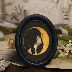 1count Vintage Gothic Oval Photo Frame - Wooden Framed Black Gothic Decor, Recycled Wood Frame (6.8x8.7Inches) - Hanging Wall Art for Living Room, Office, Halloween, Artistic Silhouette Design, Handcrafted Appeal, Perfect for Room Decor