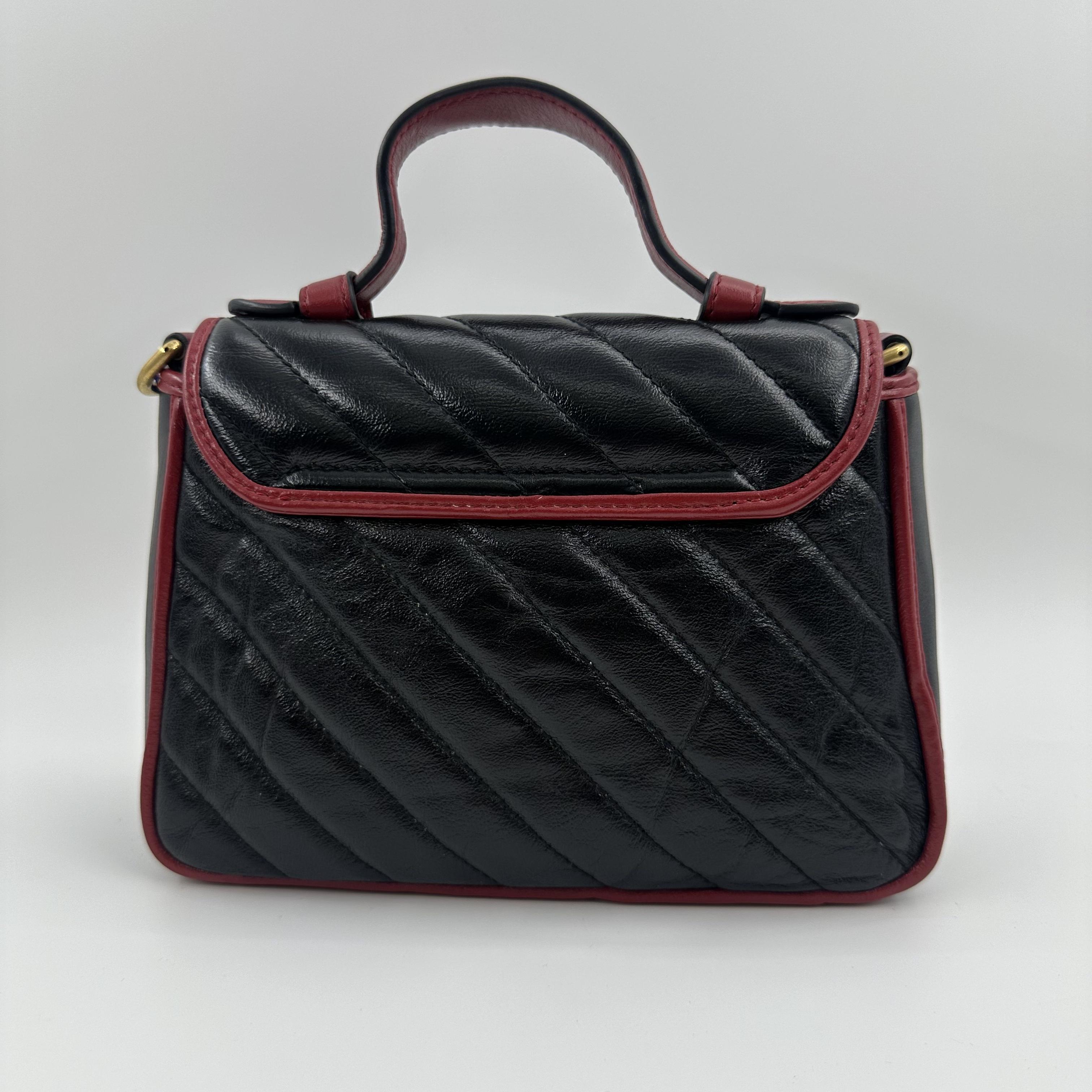 Pre-owned GUCCI leather small messenger handbag