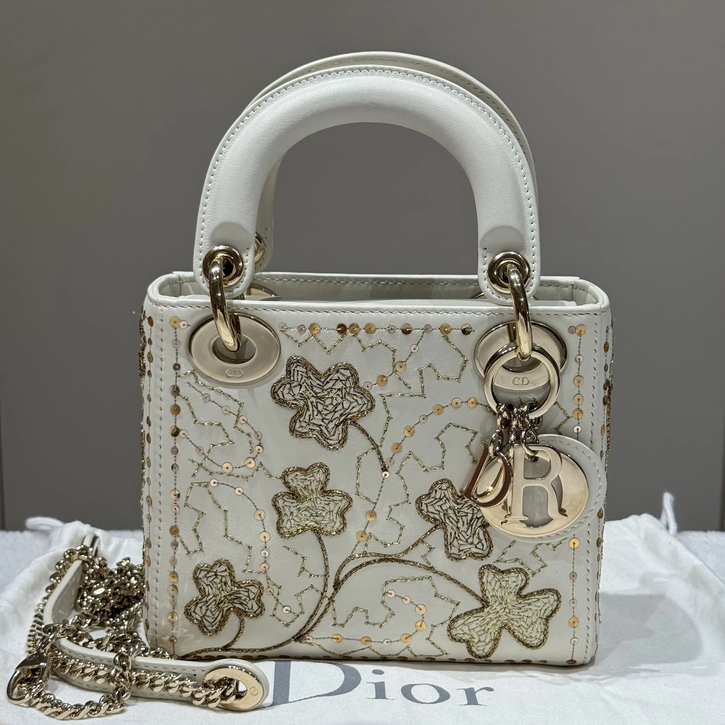 Pre-owned Dior Leather Shoulder Bags Smooth Calfskin Sequin Embroidered Clover Mini Lady White 54982654