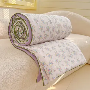 Purple floral pattern summer quilt, ultra-soft skin-friendly air conditioning blanket, a thin blanket suitable for summer bedrooms, offices, and living rooms, air conditio