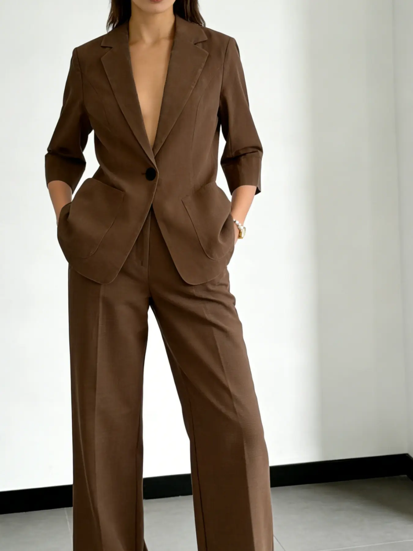 Two-piece women's brown Collared lapel single-breasted round arc pocket half-sleeve suit jacket with high-waisted wide-leg pants suitable for spring and summer, suitable for chic business occasions and daily outings, Womenswear