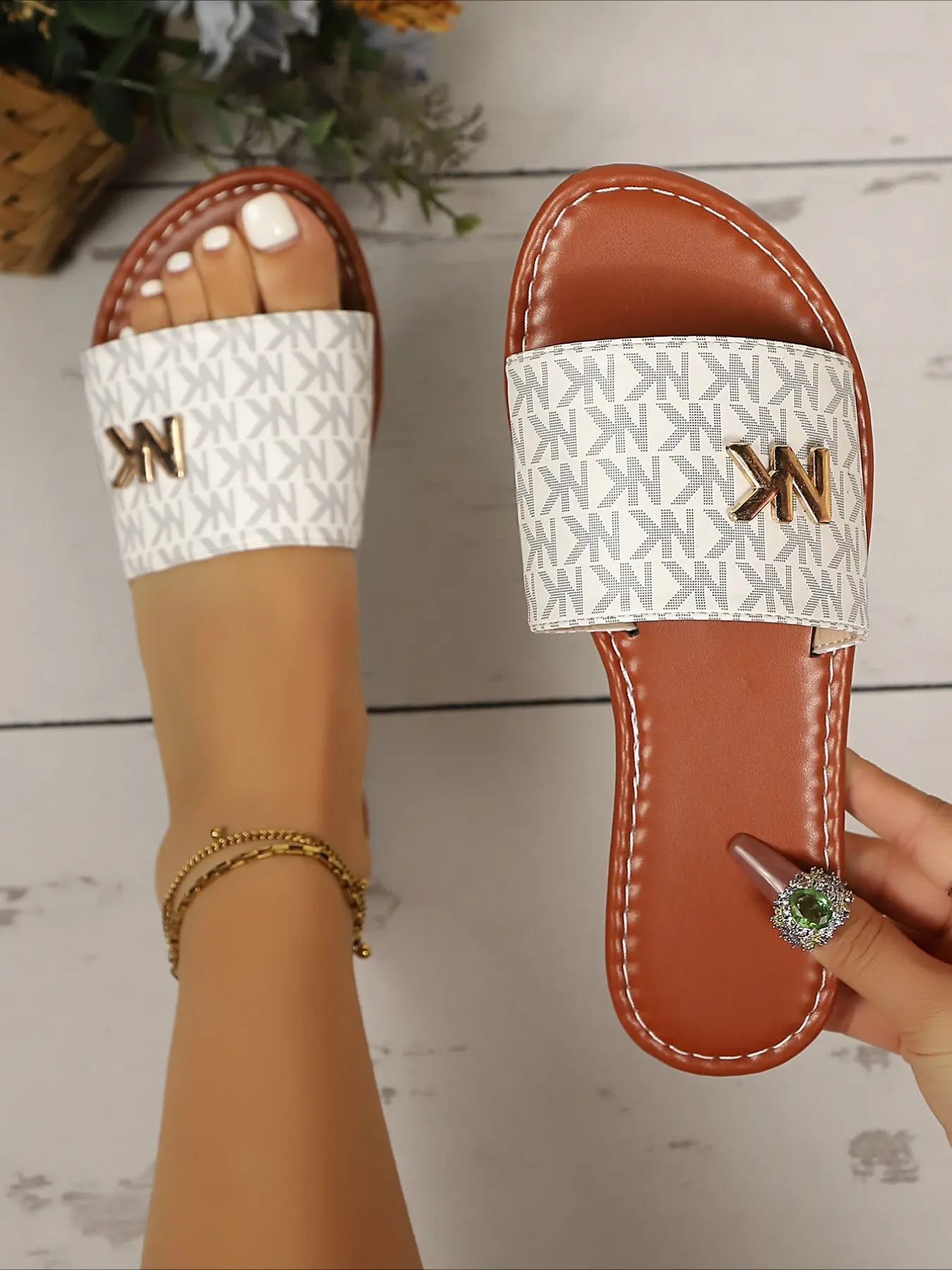 2026 Women’s Breathable Letter Flat Slip-On Slippers, Casual Lightweight Non-Slip Slides for Beach, Summer Slide Sandals