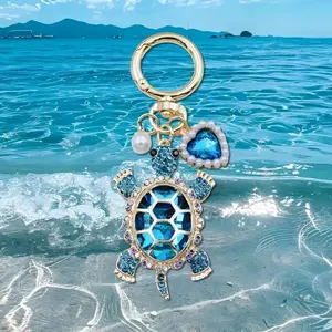 Stylish Ocean-Style Turtle Keychain with Pearl Heart Charm - Aesthetic Marine Animal Bag Pendant, Unisex Key Ring, Ideal Gift for Sports & Outdoor Enthusiasts (Friendship/Mother's Day), Stylish Keychain