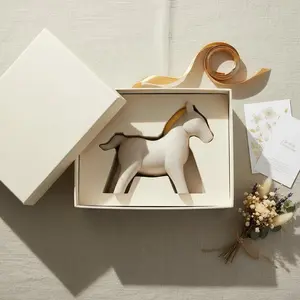 1PC, Elegant Horse Sculpture | Cute Horse Ornament | Horse Decor | Animal Figurine, Resin Craft Statue, Indoor Decoration, Tabletop Ornament, Suitable for Living Room, Bedroom, Study, Bar, Office Desk Decoration, Ideal Gift