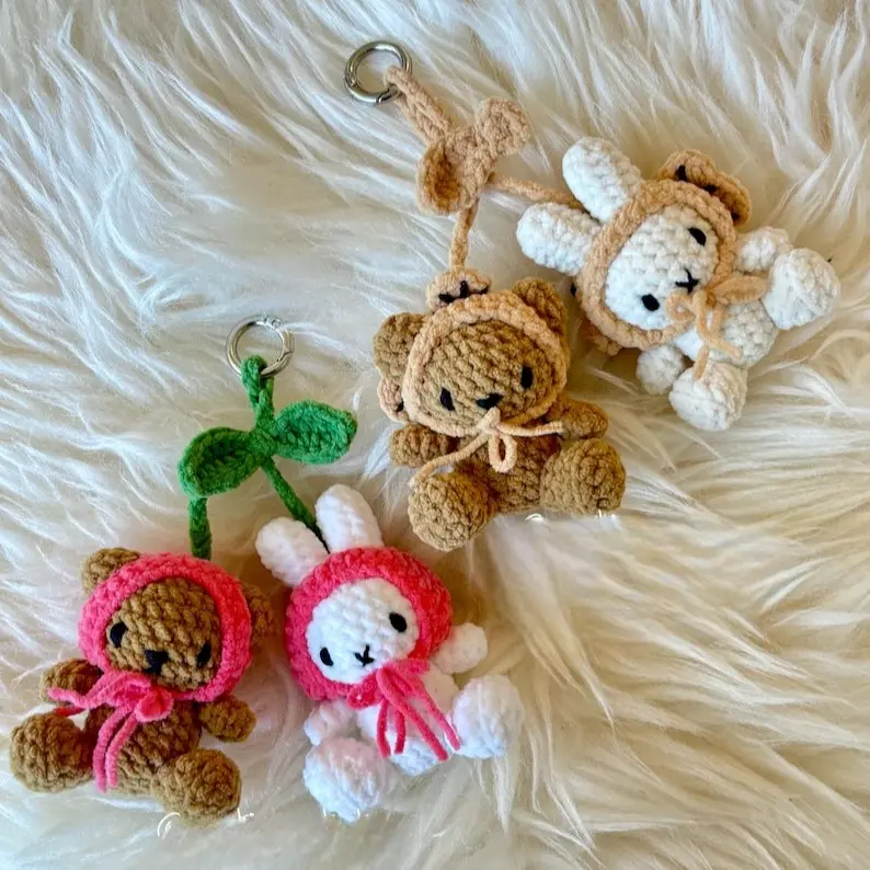 Crochet Bunny and Bear Keychain Set – Cute Handmade Animal Bag Charms, Kawaii Gifts for Her, Pastel Couple Gift, Handbag Accessories