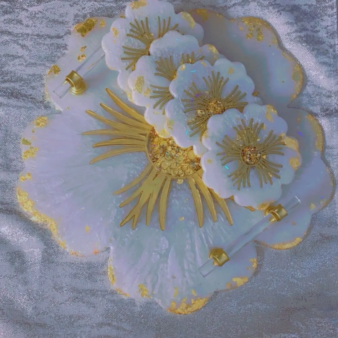 Flower gold tray with 4 small Flower gold tray with 4 small
