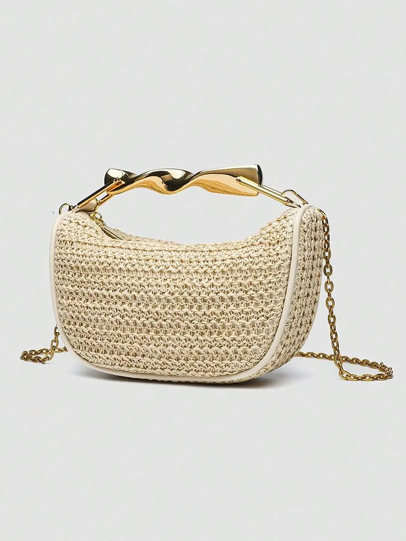 Niche design straw woven half-moon underarm bag, metal wave handle, chain cross-body holiday style, personality versatile single shoulder small square bag, suitable for daily commuting, Casual Crossbody Bag, Chain Strap Crossbody, Crossbody Purse