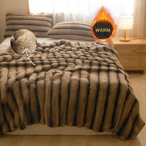 Imitation Rabbit Fur Warm Blanket, Double Layer Luxury Milk Velvet Blanket, Comfortable and Soft Blanket for Bedrooms and Living Rooms, Outdoor Travel Blanket