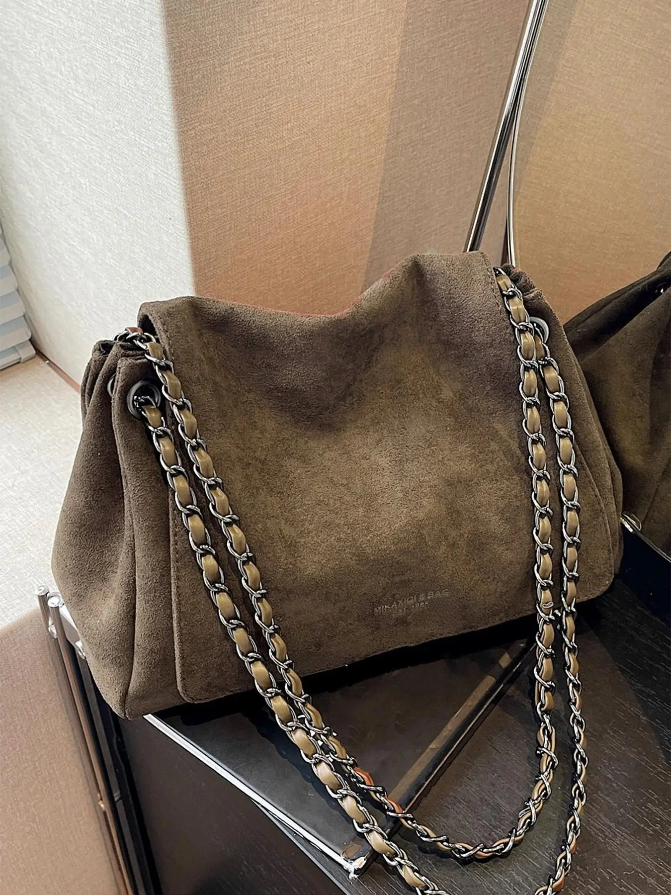 Retro Suede One-Shoulder Bag for Women, Casual Chain Shoulder Purse, Versatile Handbag for Daily Use and Commuting, Crossbody Bag, Messenger Bag, Elegant Chain Bag