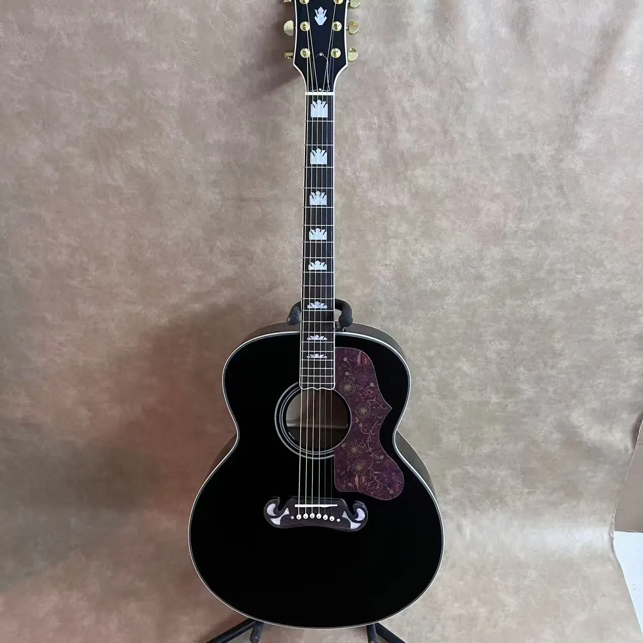 Right-Handed Stylish 6-String GIB J200 Handmade Jumbo/Super-Jumbo Acoustic Guitar, 43in, 20 Frets, Rosewood Fingerboard, Maple Side & Back Panels, Mahogany Body Component, Stylish Guitar