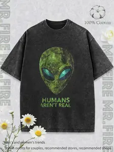 American-style washed quirky alien-themed T-shirt, classic green alien head graphic T-shirt, “HUMANS AREN’T REAL” quirky internet meme slogan outfit