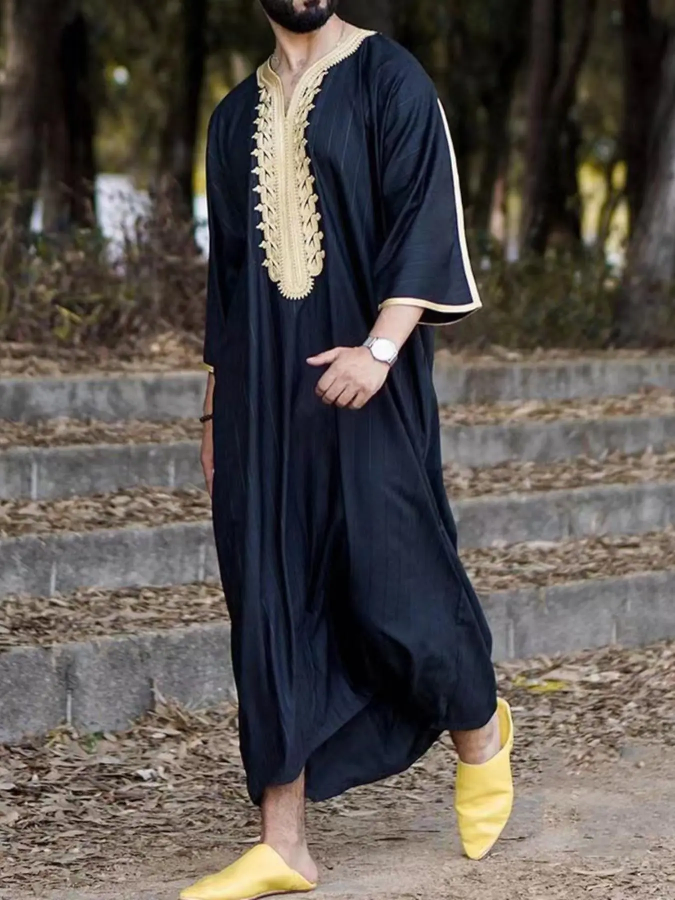 Men's Stripe Print Embroidering Notched Neck Kaftan, Jubbah, Summer Outfits 2024, Regular Fit Abaya Gown, Pakistani Clothes, Thobes for Men, Muslim Islamic Clothes, Authentic Saudi Thobe, Modesty Thobe, Traditional Arabic Robe, National Day Offers