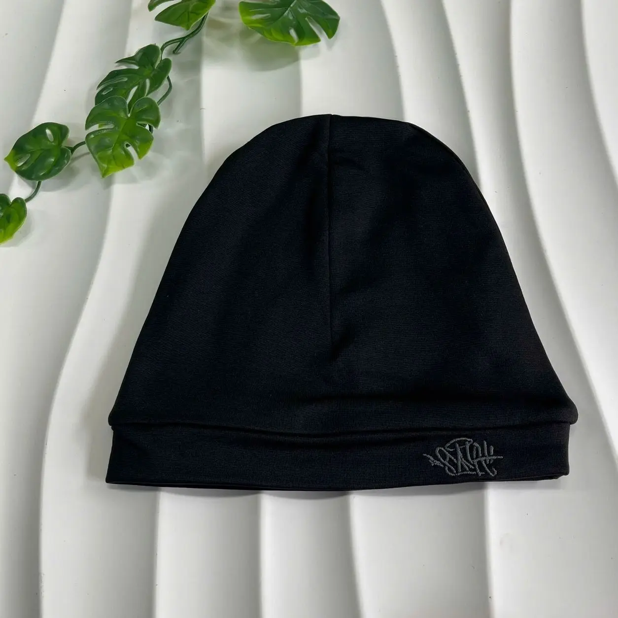 Syna World OG Skull Beanie – Streetwear Knit Winter Hat, Warm Hip Hop Style Unisex Beanie