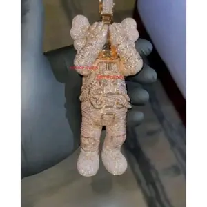 High quality male hip-hop pendant astronaut pendant with full diamond inlay, luxurious space themed accessory, suitable for birthday/Independence Day gifts, daily special occasion party costumes, cartoon design, including durable selected gift boxes