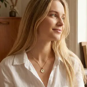 Disc Coin Pendant Necklace Gold Disc Pendant Necklace Round Disc Necklace Chain Minimalist Coin Medallion Necklace for Women