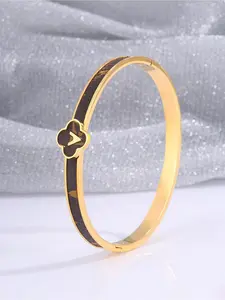 1 French luxury four petal flower leather bracelet, made of 304 stainless steel material, a daily fashionable item, perfect for gifting and party wear, Elegant minimalist bangle