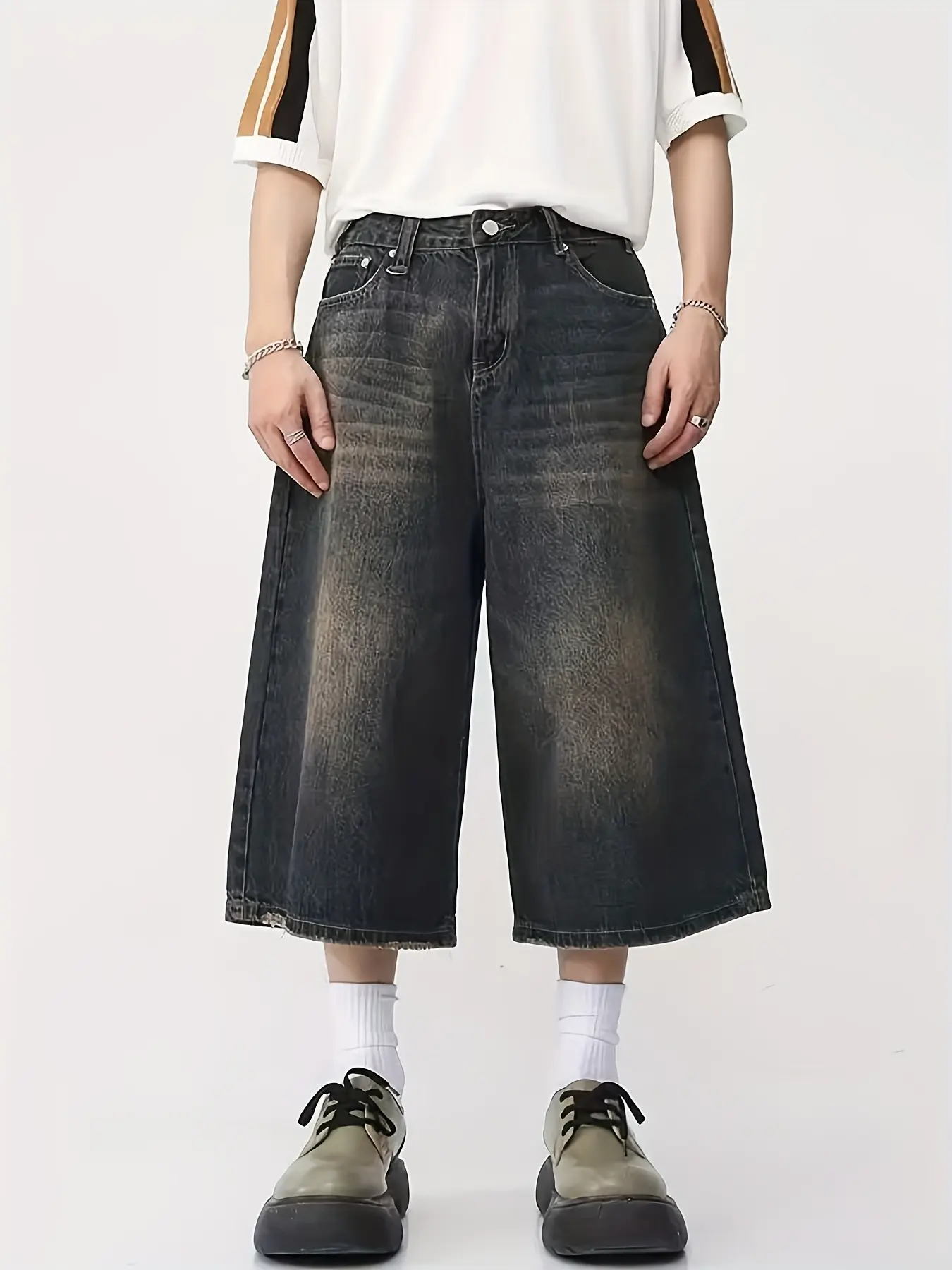 This summer's new style of American retro distressed denim shorts is versatile, featuring loose, wide-leg, straight-leg, and slightly flared capri pants Casual Cotton