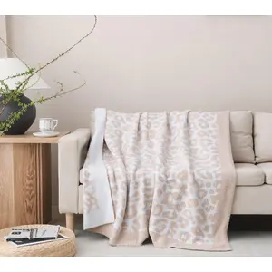 Jacquard Feathe r Knit Throw Bl anket 50 x 60 i nches