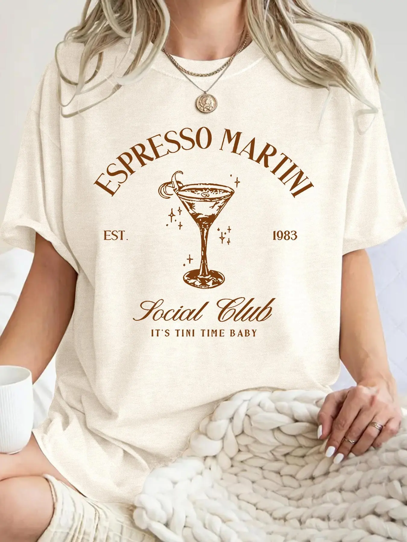 Women's Espresso Martini Social Club Round Neck Graphic Tee, Vintage Trendy Casual Short Sleeve T-shirt for Daily Wear, Ladies Summer, Top