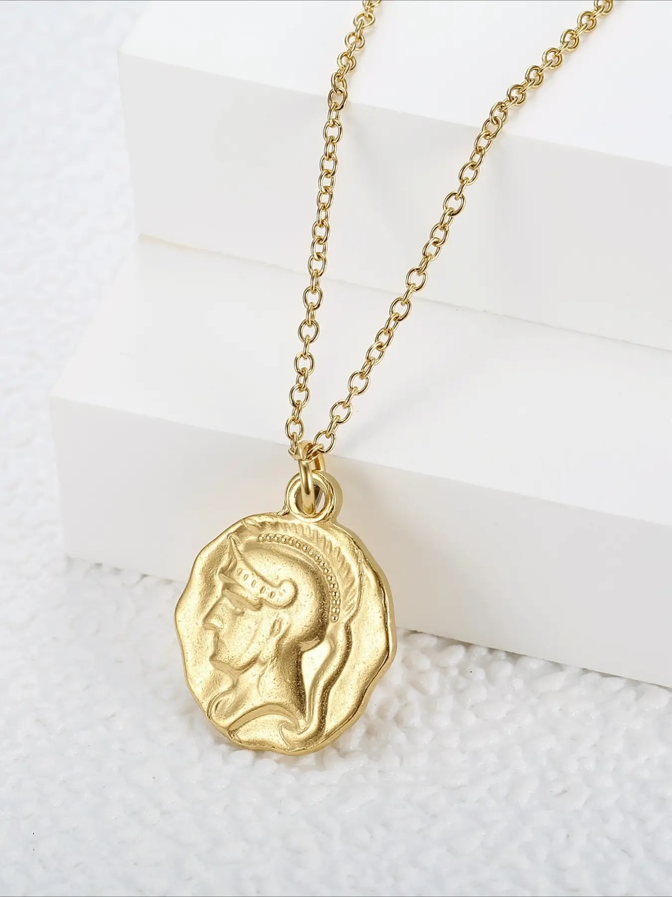 European and American Retro Roman Warrior Coin Stainless Steel Necklace with Three-dimensional Relief High-end Feel Necklace, Versatile for Daily Use