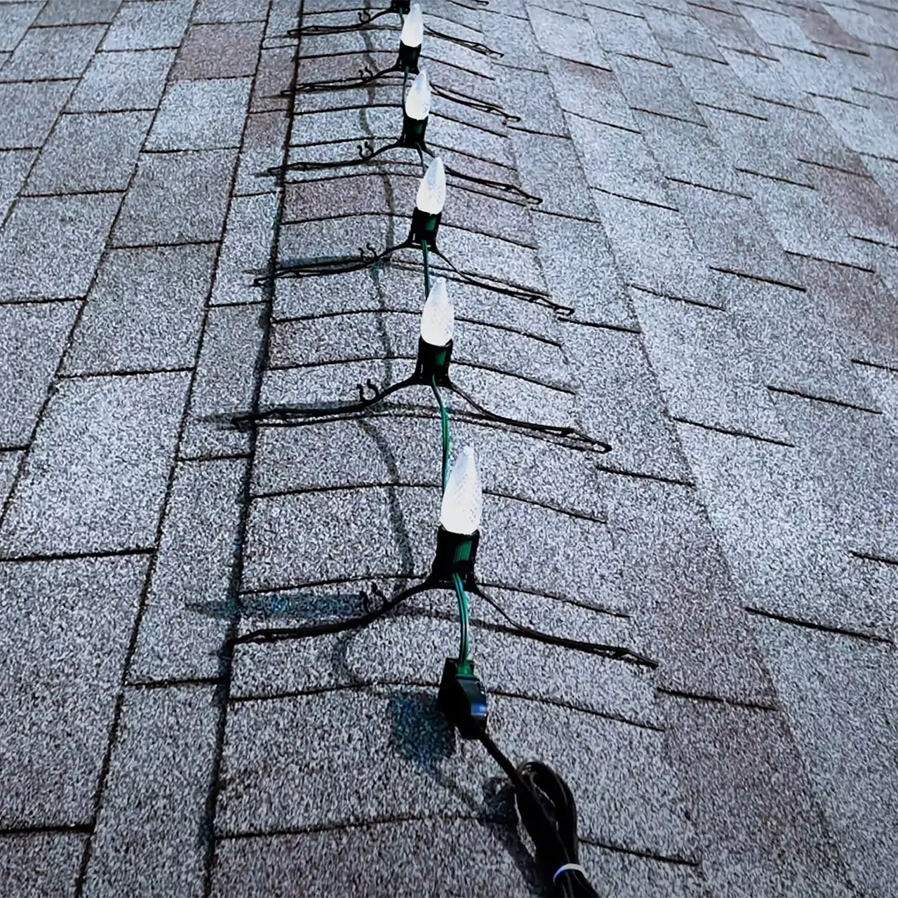 Brilliant Brand Lighting Rooftop Ridge Line Mounting Clips for Christmas Lights - ProX2 - 25 Pack for C6, C7, C9, & Rope Lighting - 10", 12", and 13" Shingles