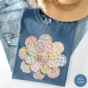 (Print) Comfort Colors Faux Quilted Patchwork Daisy T-Shirt, Floral Graphic Tee, Vintage Aesthetic Flower Top Cottagecore Patchwork Shirt - Comfort Colors Shop 2026