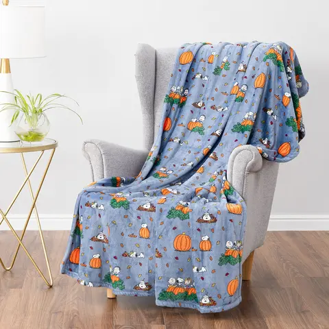 Berkshire Peanuts Halloween Plush 55x70 Throw