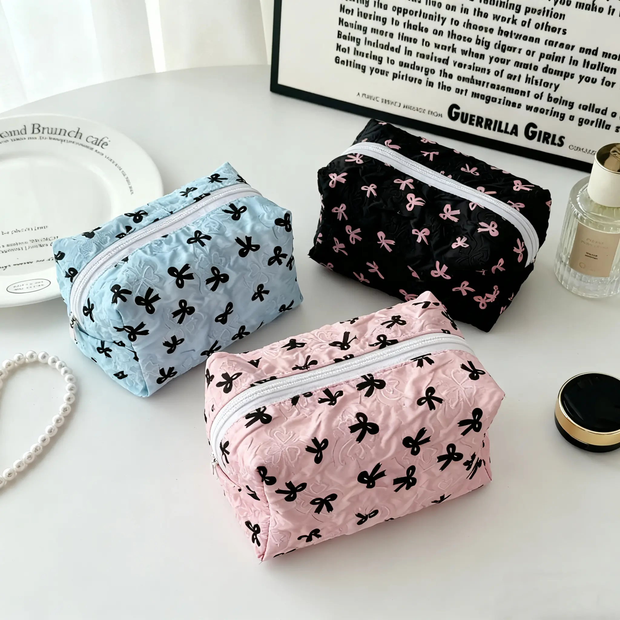 Bow Makeup Bag,Travel Toiletry Bag,Large Capacity Cosmetic Storage Bag, Zipper Makeup Organizer Pouch, Handheld Cosmetic Pouch For Wowen,Outdoor & Travel Use