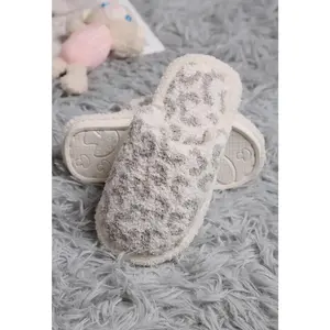 Leopard pattern slippers