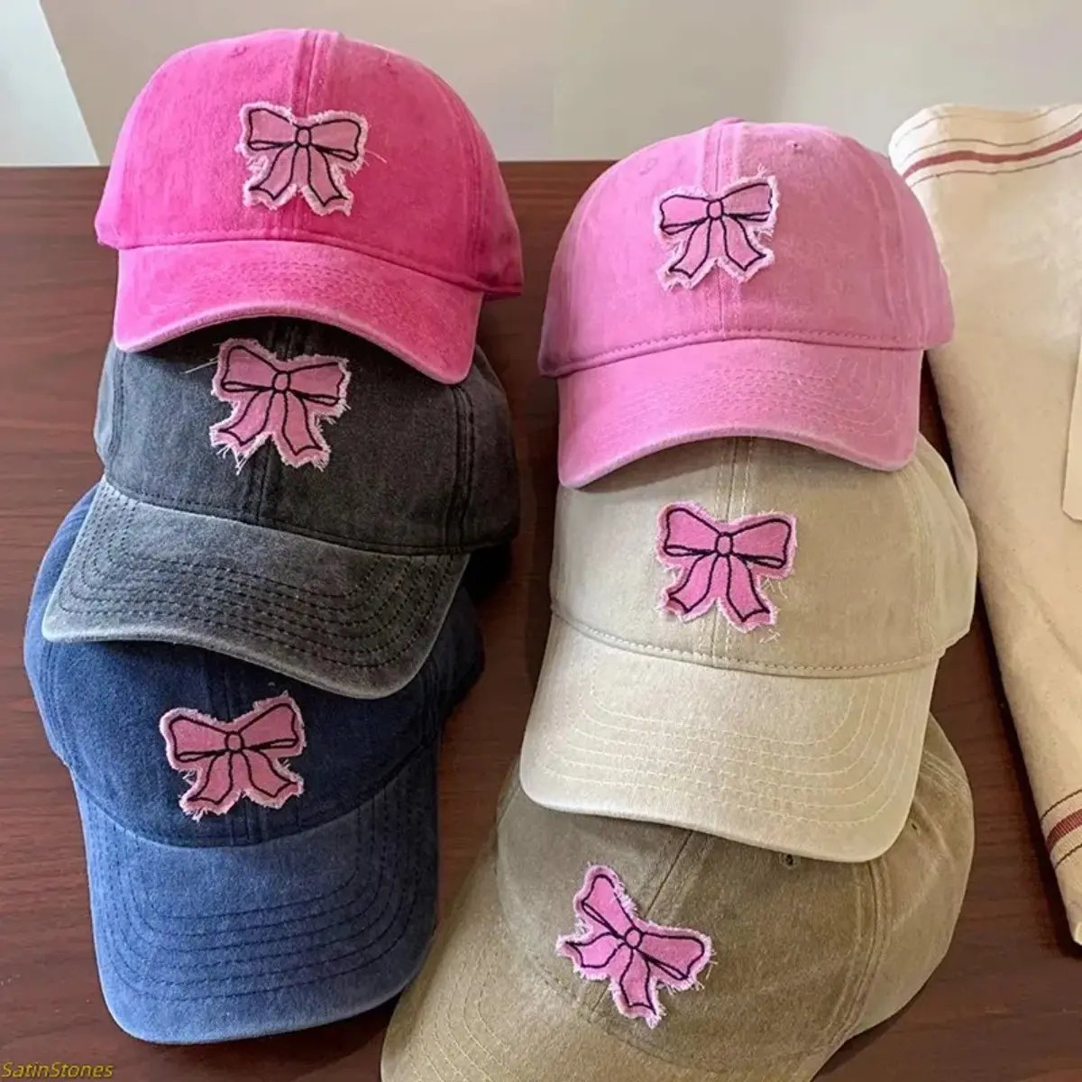 Women's Embroidered Sweet Bow Cotton Baseball Cap - Adjustable Cotton Snapback, Bowknot/Mini/Pastel Design, 2026 Trendy Plain, Clothes Accessory for Casual UV Prevention & Spring-Autumn Sports, Unisex Bow Pattern Hat Option, Baseball And Bow Pattern Hats