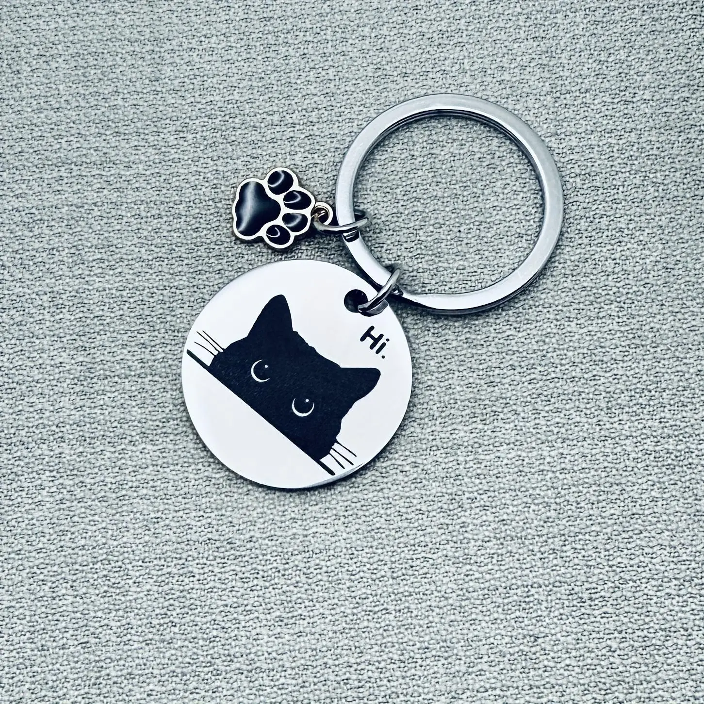 Black Cat Keychain, Funny Halloween Gift for Cat Lovers Men and Women, Suitable for Cat Mom and Cat Dad, Cool Christmas Gift, 1 pc