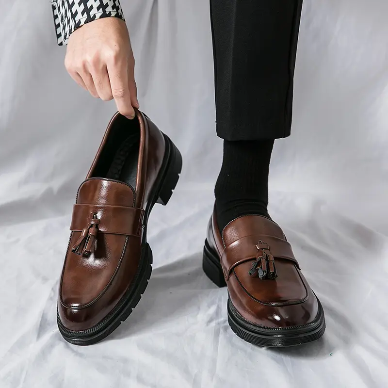 Men’s Oxford leather shoes with tassels, comfortable and breathable, deep-tread outsole, brogue dress shoes, casual business commuter leather footwear