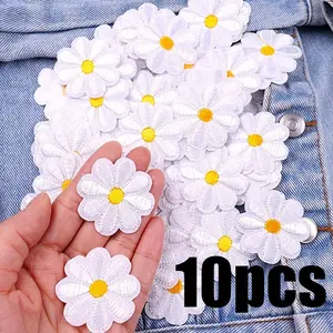 Daisy Embroidered Fabric Patch, Daisy Flower Design Iron-On Applique, DIY Sewing for Clothing Hats Bags Shoes Phone Cases