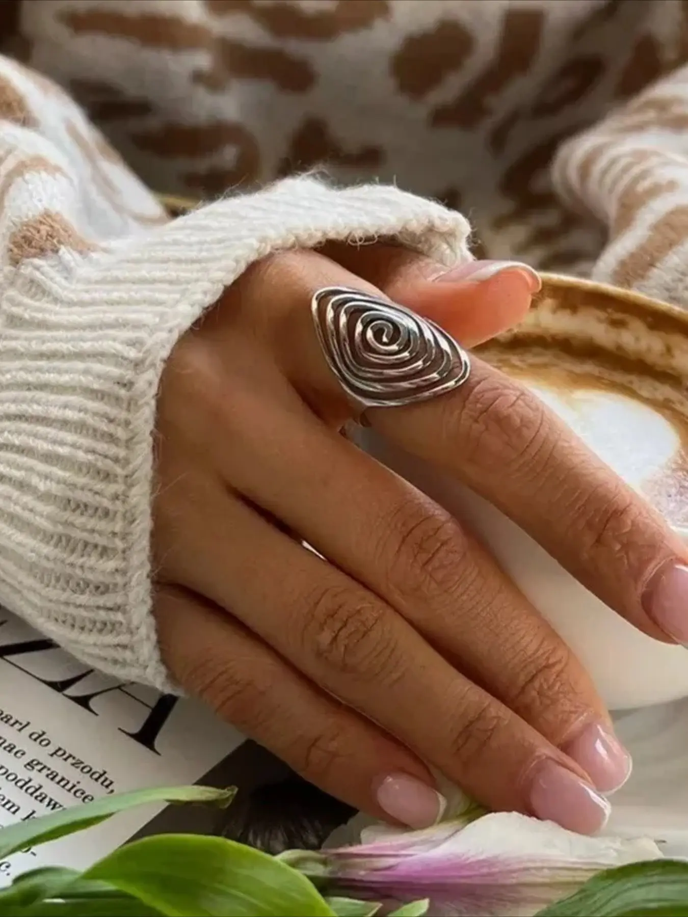 Hollow spiral stainless steel ring, featuring a minimalist yet elegant and luxurious design, is the perfect gift for women, suitable for daily wear, vacations, and festive occasions, Geometric Jewelry Beautiful Rings