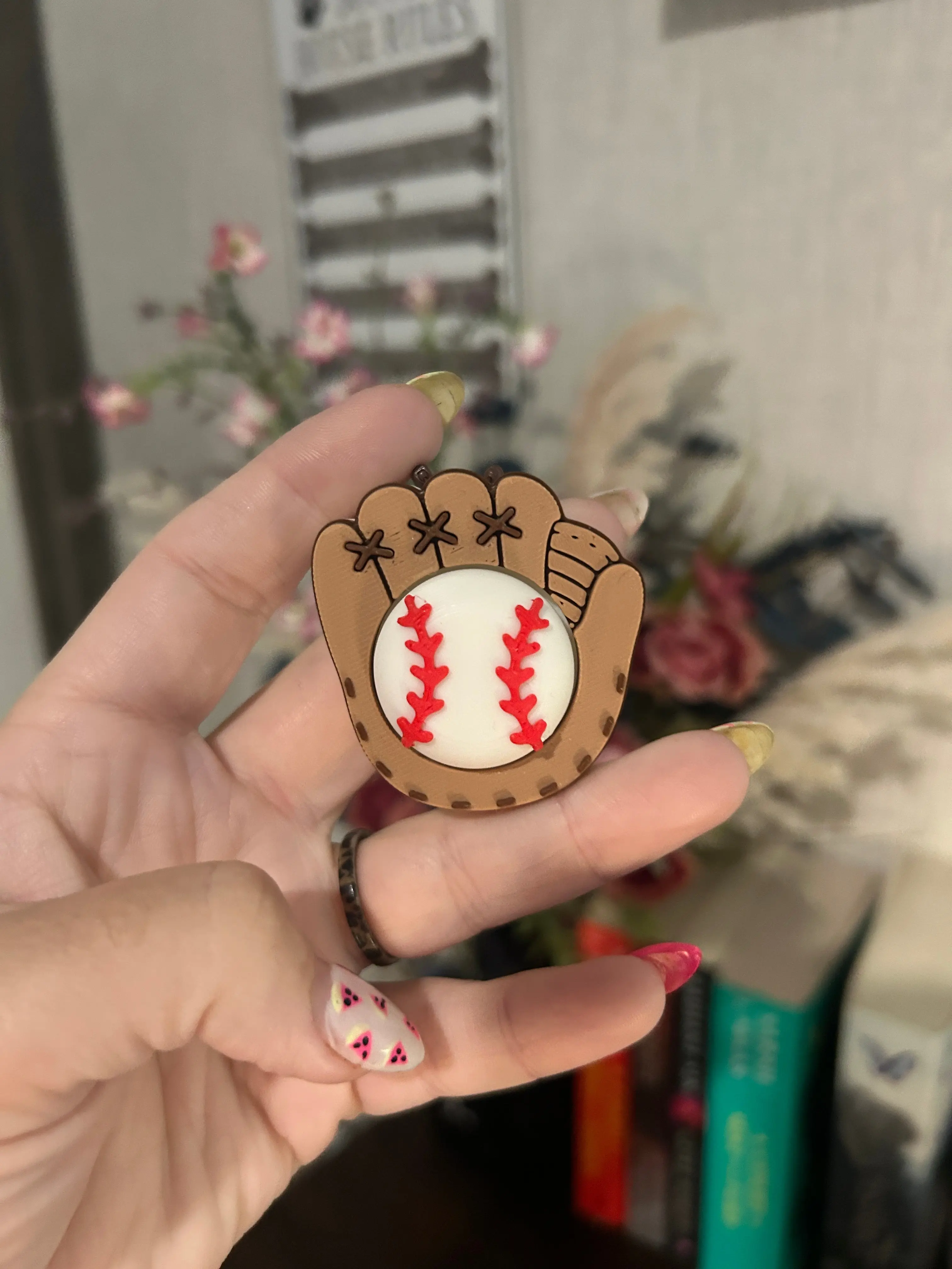 Unisex Silicone Stress Relief Baseball Glove Print Keychain, Stress Reliever Clicking Toy Fidget Clicker Accessory