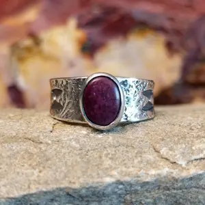 Purple Spiny Oyster Shell Stamped Ring by Raymond Coriz GJ-RNG-0207 Size 8