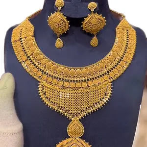 High Quality Gold Plated Necklace Set with Intricate Design and Matching Earrings for Elegant Looks