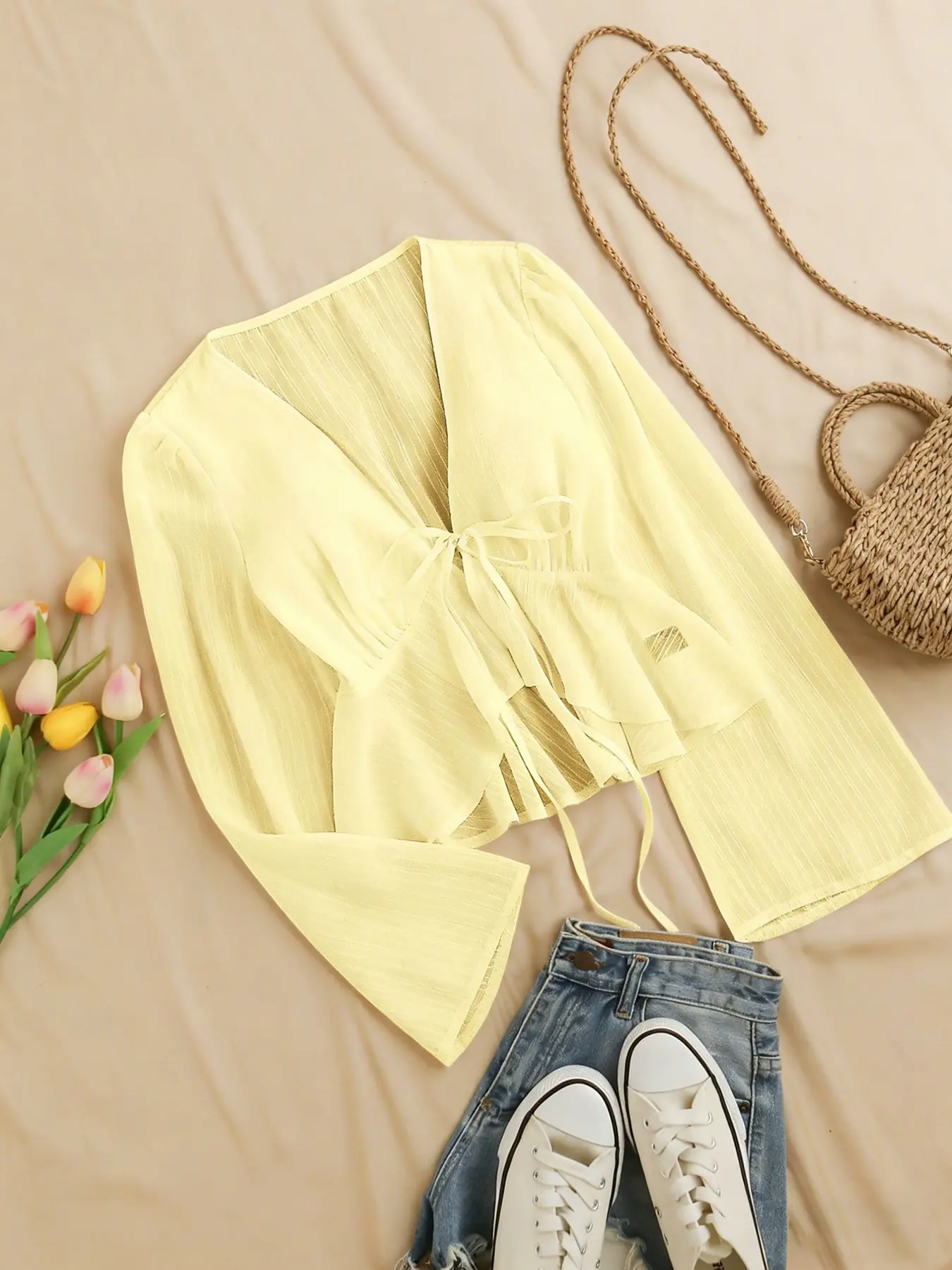 A women's casual solid color loose-fitting Long Sleeve slimming versatile blouse top, Blouse shirt top, a basic piece for layering or wearing as an inner or outer garment, suitable for all seasons and ideal for home and outdoor outfits