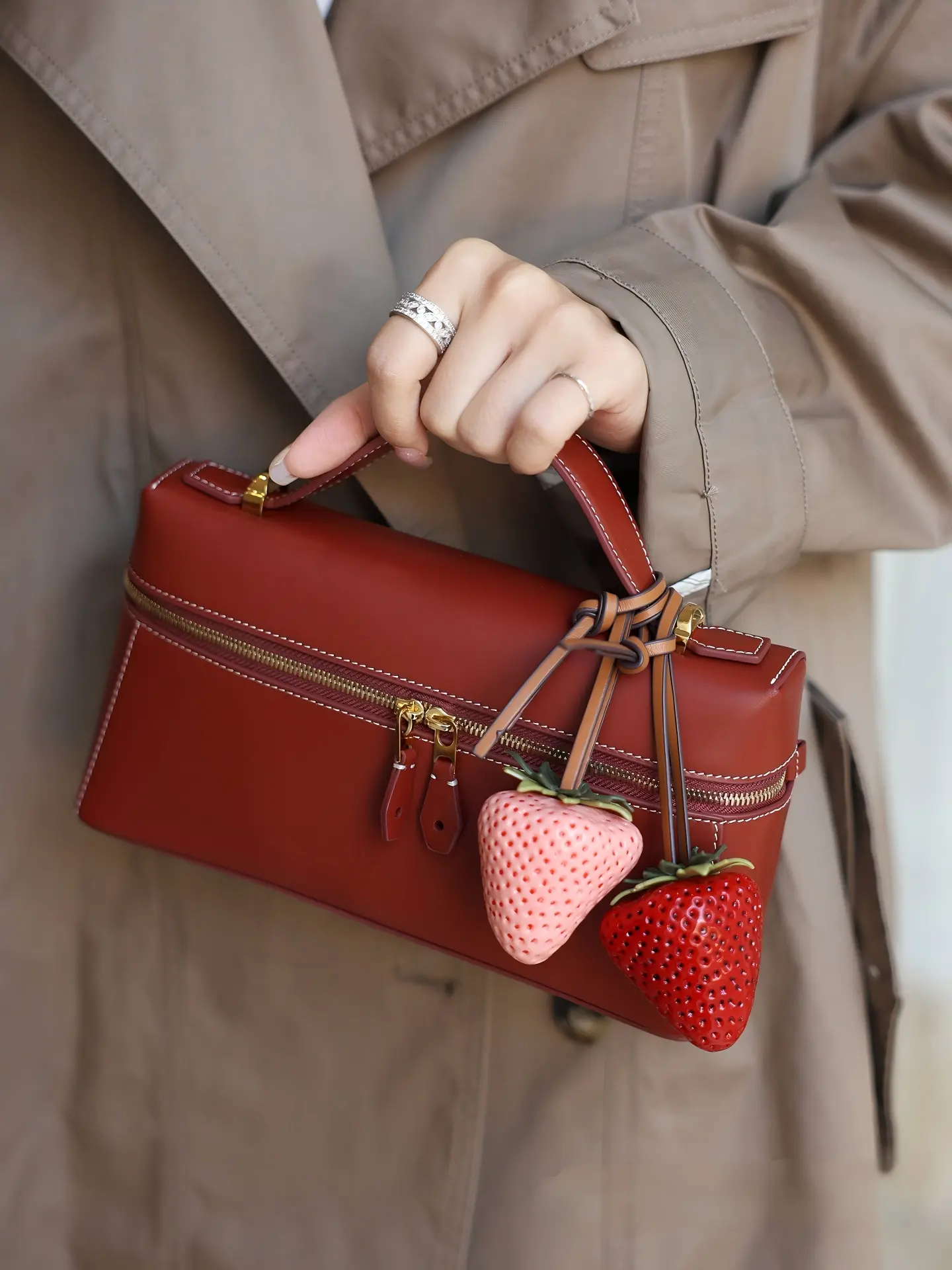 3D Resin Strawberry Bag Charm-Keychain, Cute 3-Color Party Gift Accessory for Bags, Home & Party Supplies